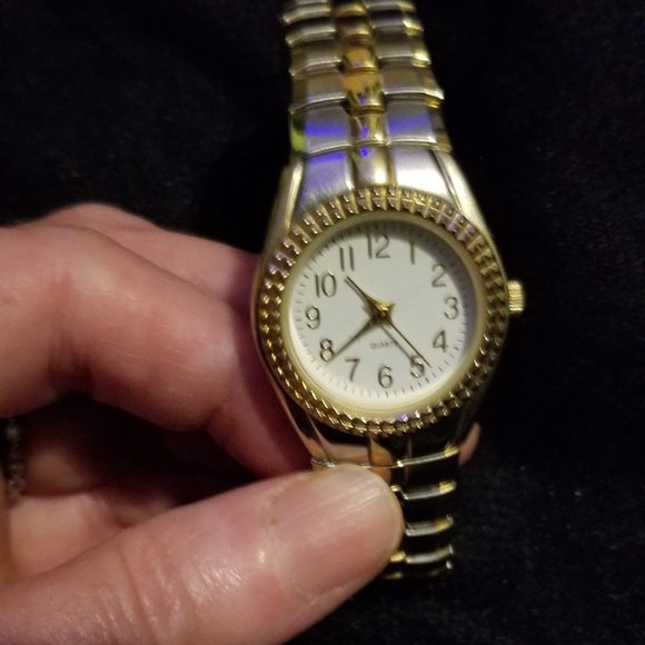 FREE add-on quartz watch - Picture 1 of 4